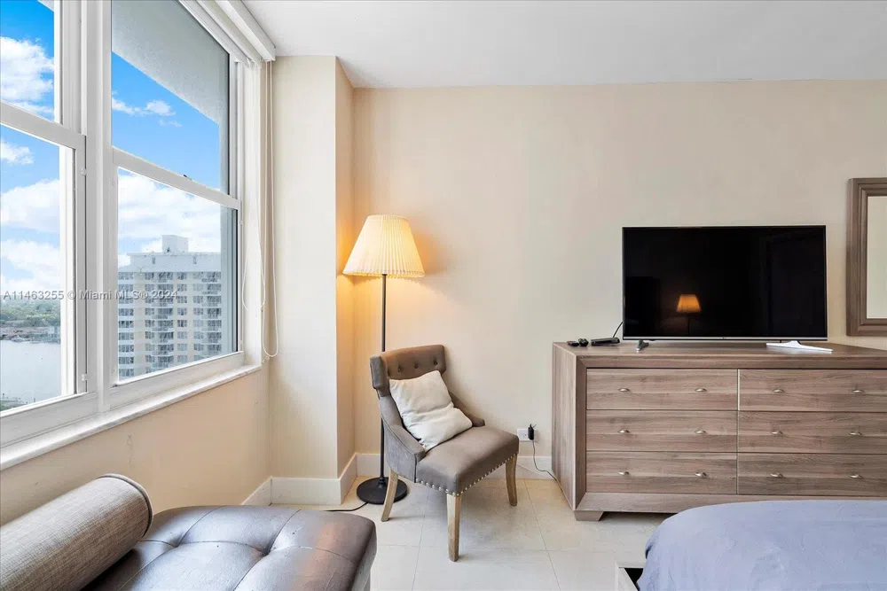5601 Collins Ave #1514 Miami Beach, FL 33140