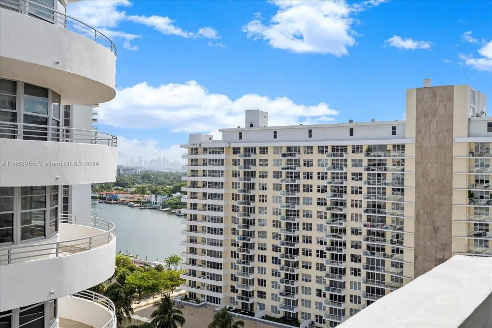 5601 Collins Ave #1514 Miami Beach, FL 33140