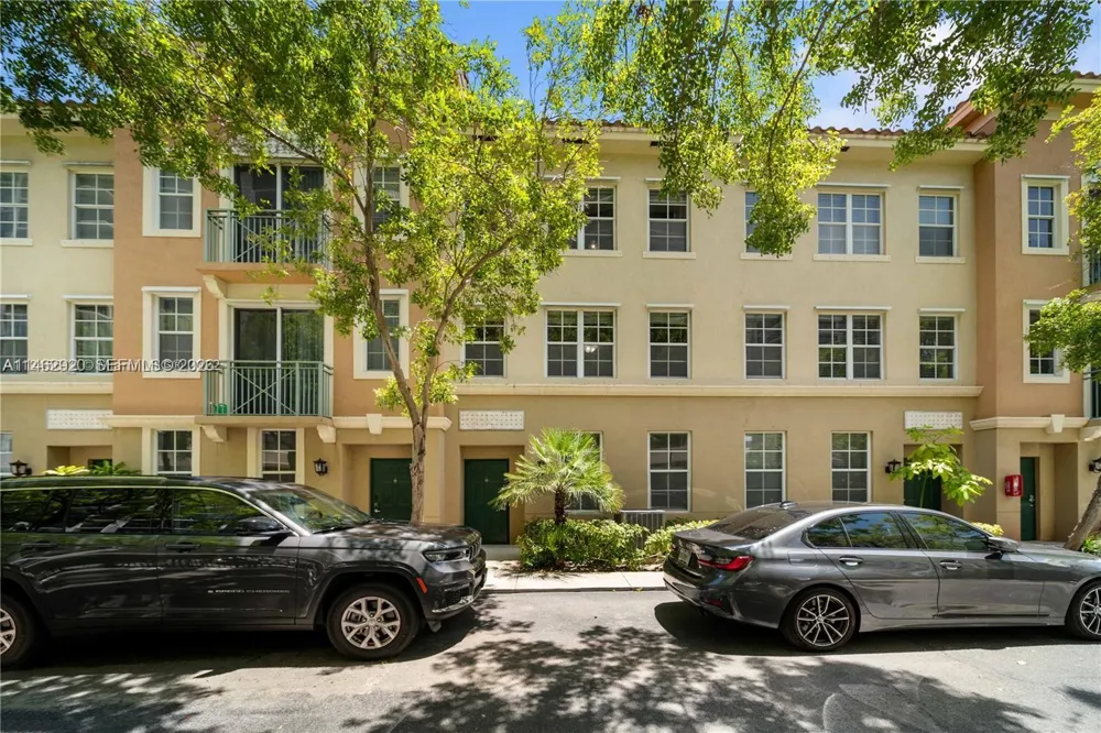 2069 S Ocean Dr #TH12 Hallandale Beach, FL 33009