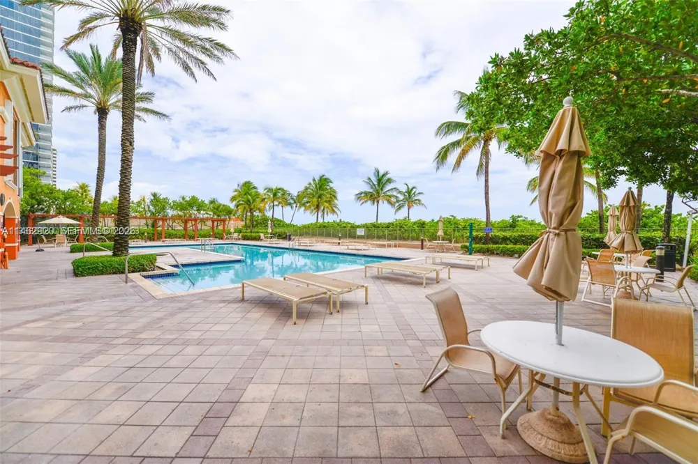 2069 S Ocean Dr #TH12 Hallandale Beach, FL 33009