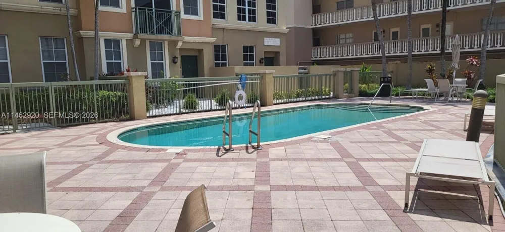 2069 S Ocean Dr #TH12 Hallandale Beach, FL 33009