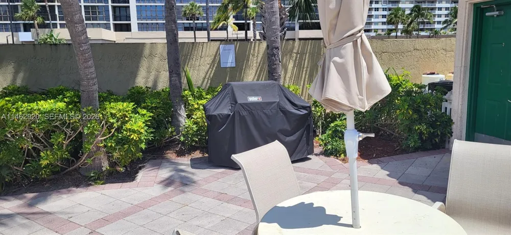 2069 S Ocean Dr #TH12 Hallandale Beach, FL 33009