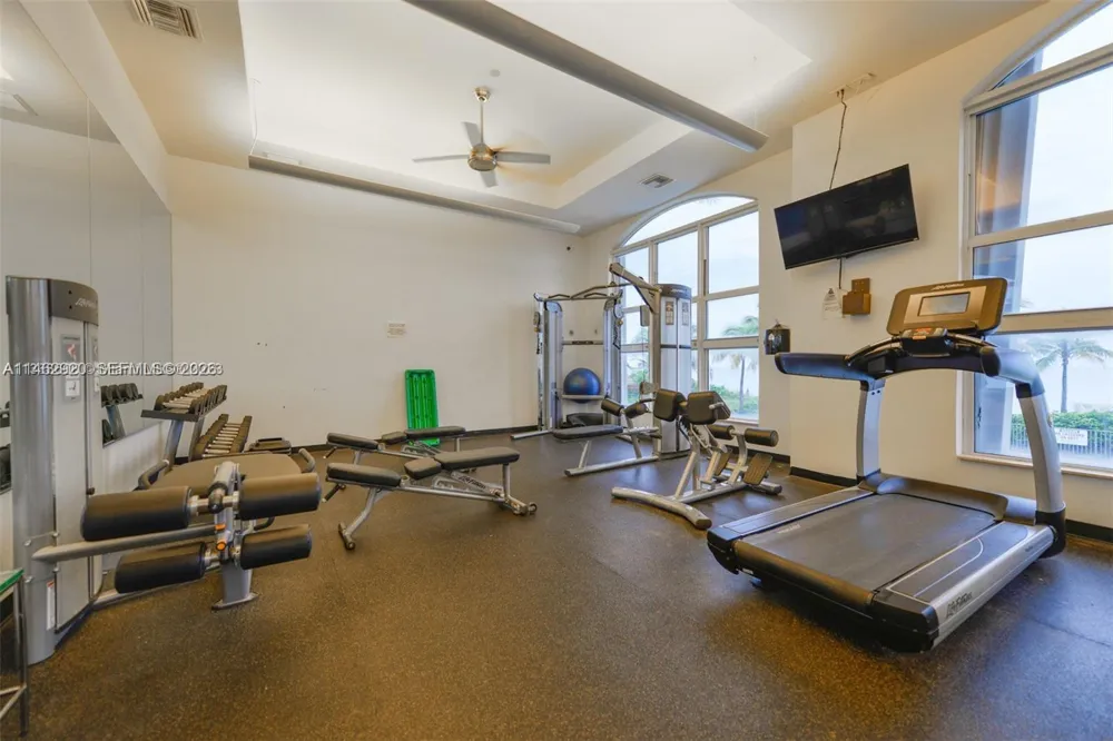 2069 S Ocean Dr #TH12 Hallandale Beach, FL 33009