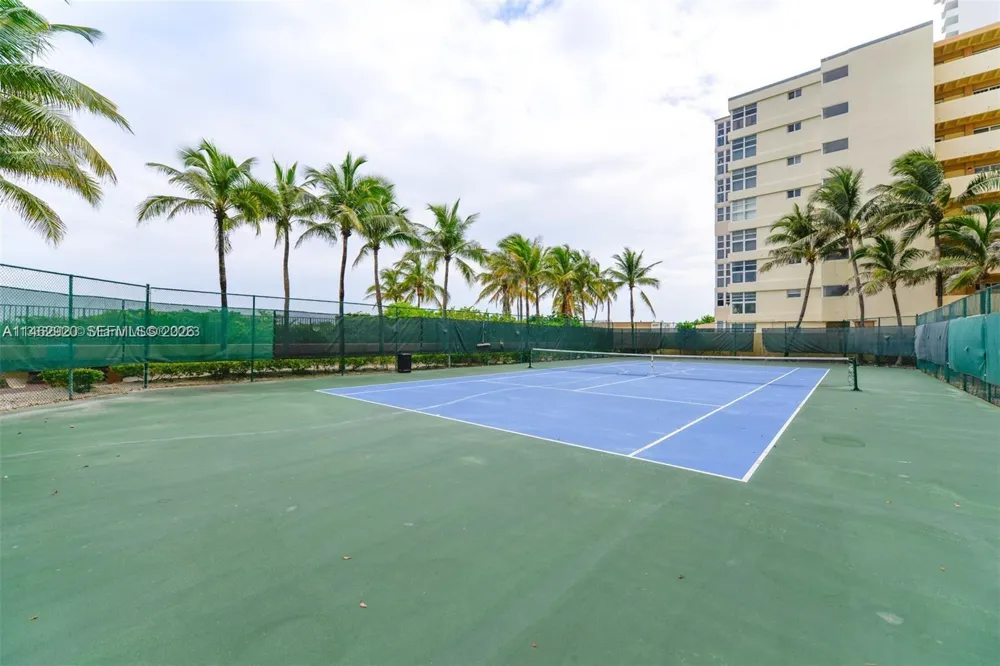 2069 S Ocean Dr #TH12 Hallandale Beach, FL 33009