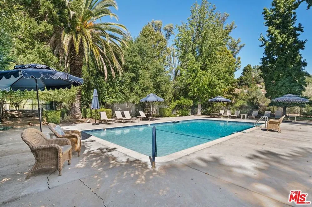 2040 E Lakeshore Drive Agoura, CA 91301