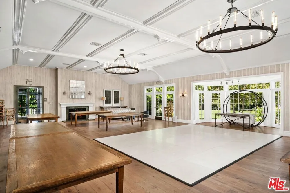 2040 E Lakeshore Drive Agoura, CA 91301