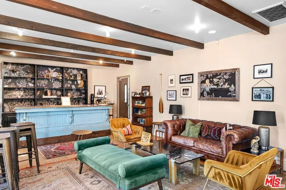 2040 E Lakeshore Drive Agoura, CA 91301