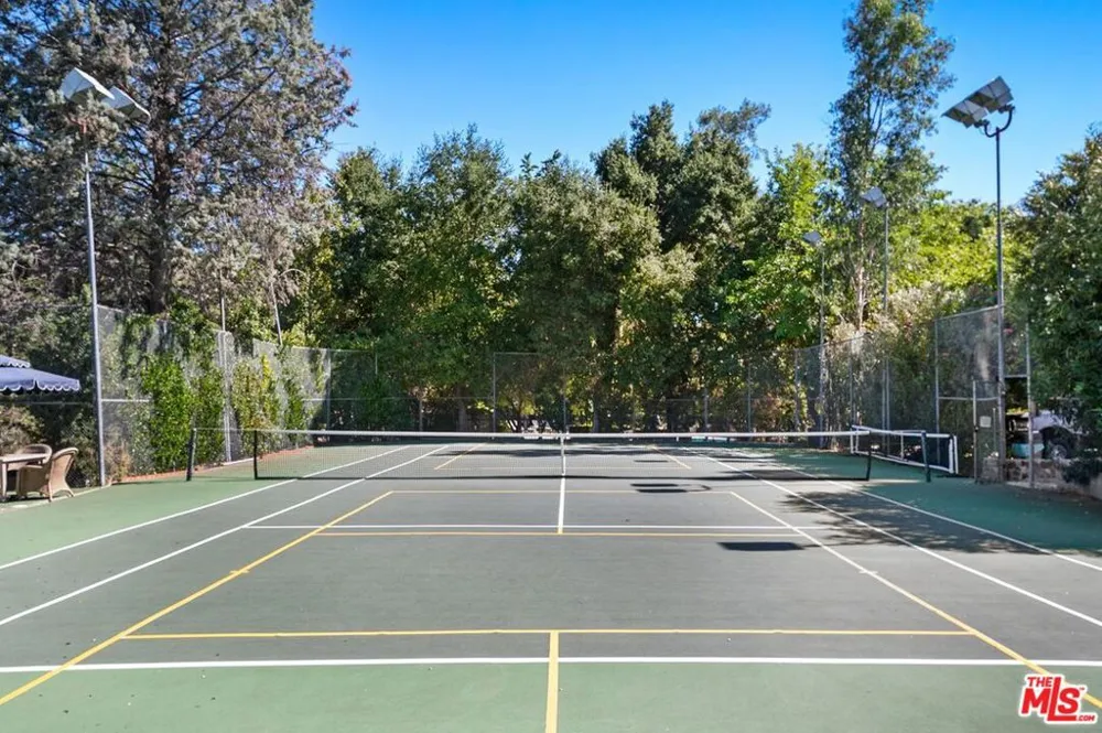 2040 E Lakeshore Drive Agoura, CA 91301