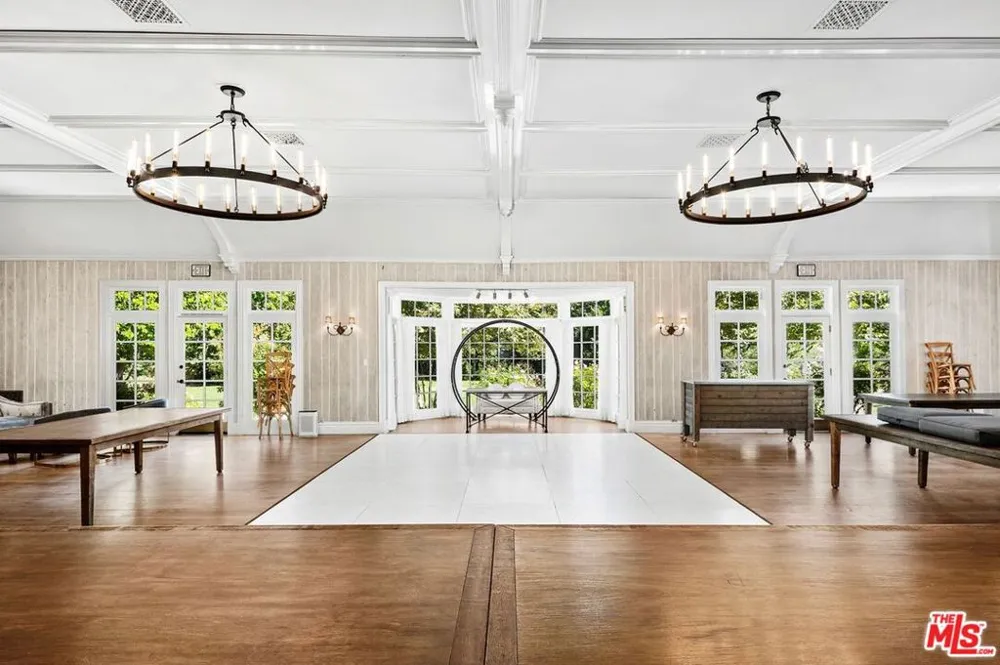 2040 E Lakeshore Drive Agoura, CA 91301