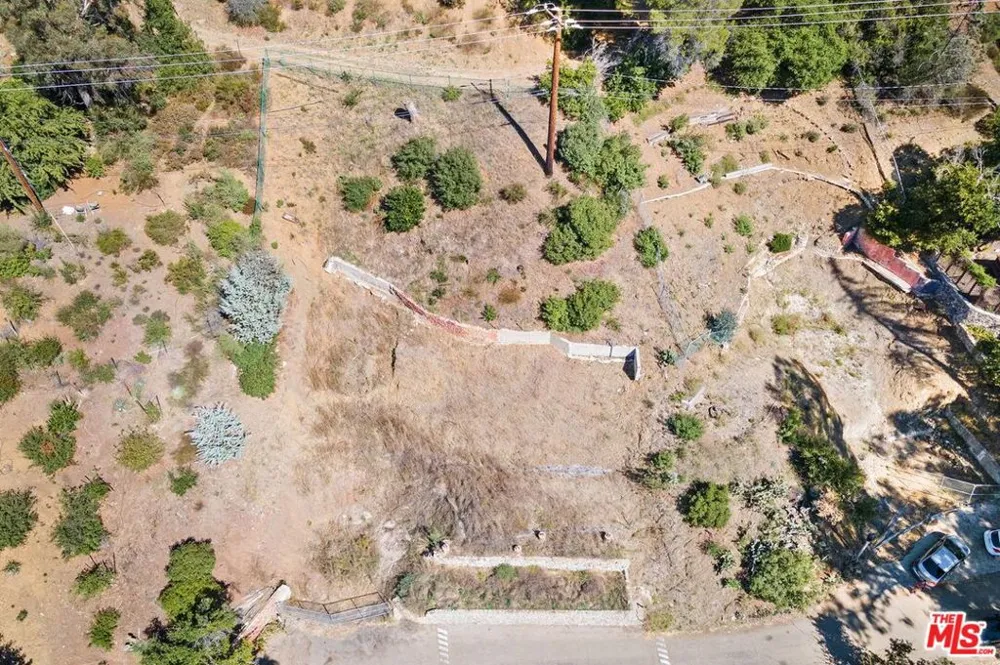 2040 E Lakeshore Drive Agoura, CA 91301