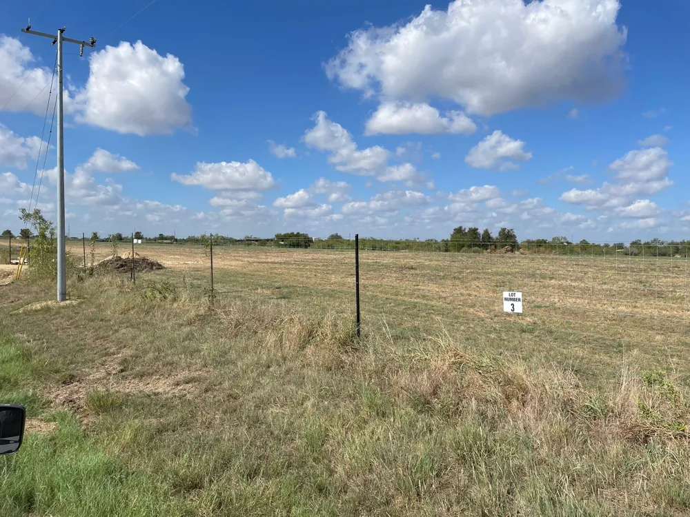 9 County Road 468 Elgin, TX 78621