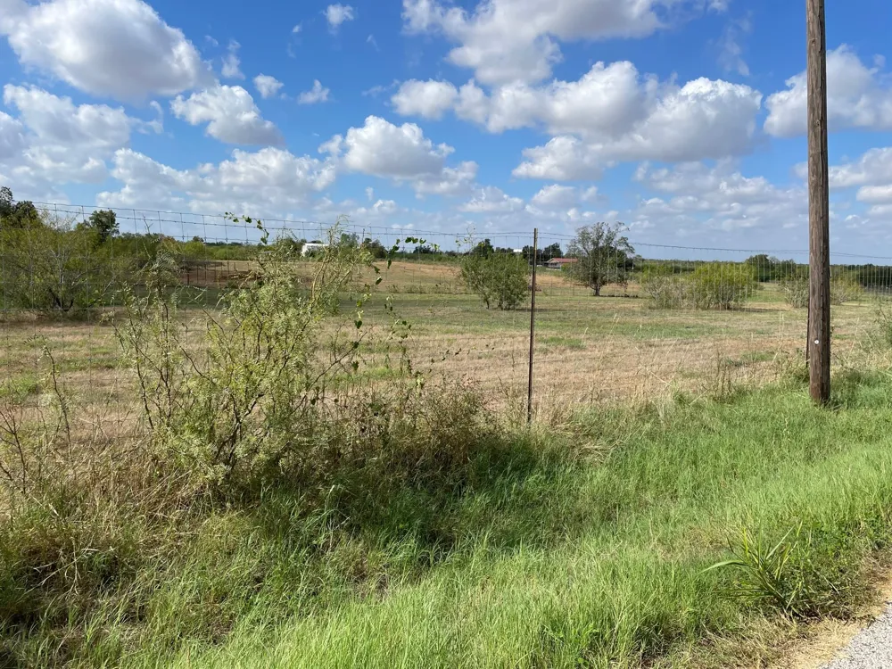 5 CR 484 Elgin, TX 78621