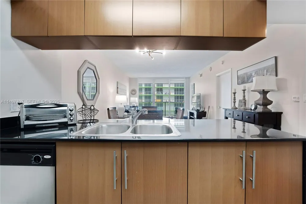 1750 Bayshore Dr #1405 Miami, FL 33132