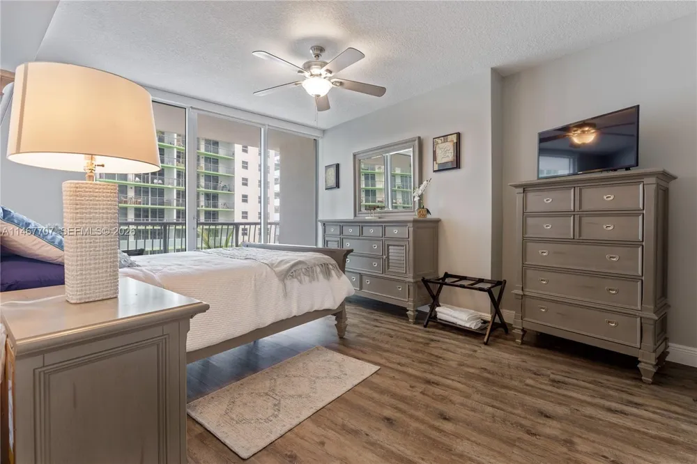 1750 Bayshore Dr #1405 Miami, FL 33132