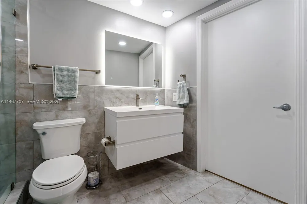 1750 Bayshore Dr #1405 Miami, FL 33132