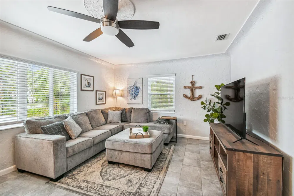 1523 BAYSHORE BOULEVARD #6 Dunedin, FL 34698