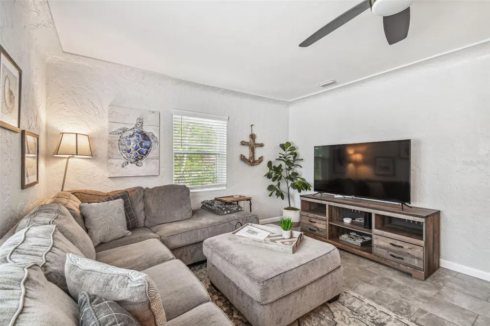 1523 BAYSHORE BOULEVARD #6 Dunedin, FL 34698