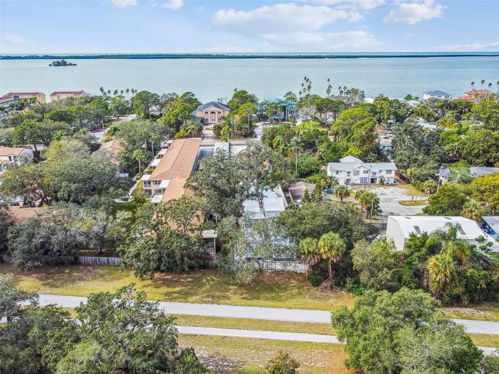 1523 BAYSHORE BOULEVARD #6 Dunedin, FL 34698