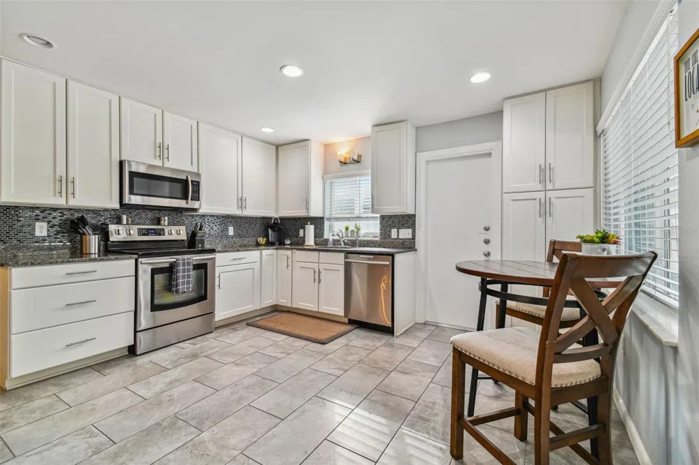 1523 BAYSHORE BOULEVARD #6 Dunedin, FL 34698