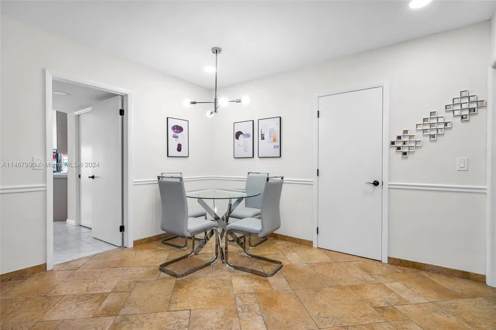 2500 NE 199th St Miami, FL 33180