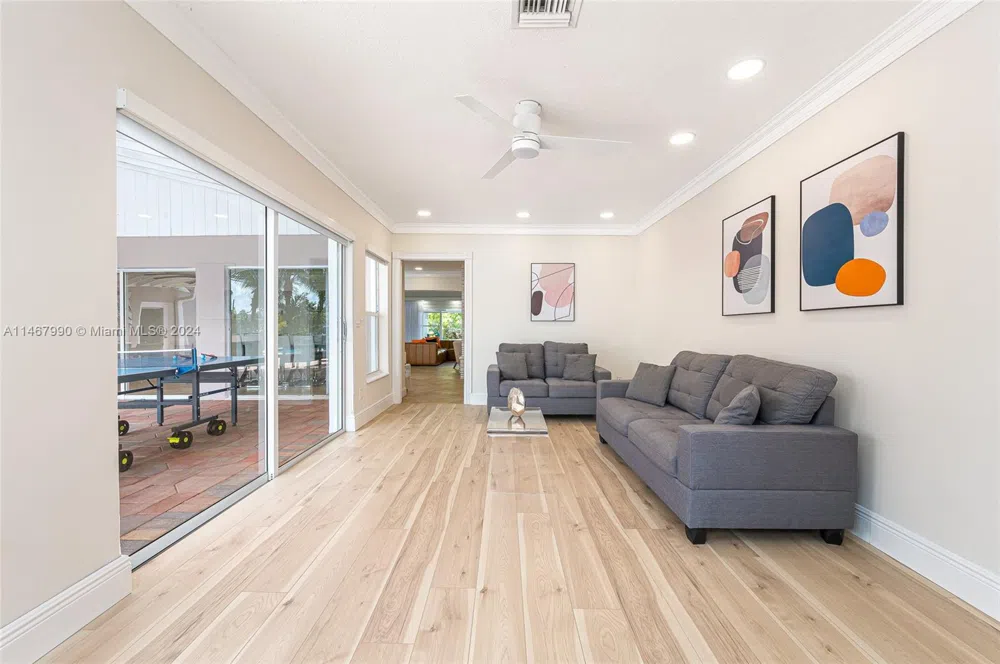 2500 NE 199th St Miami, FL 33180