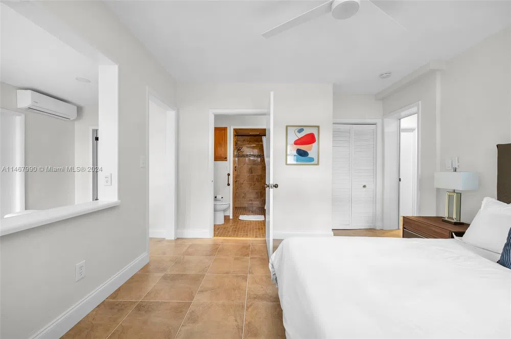 2500 NE 199th St Miami, FL 33180