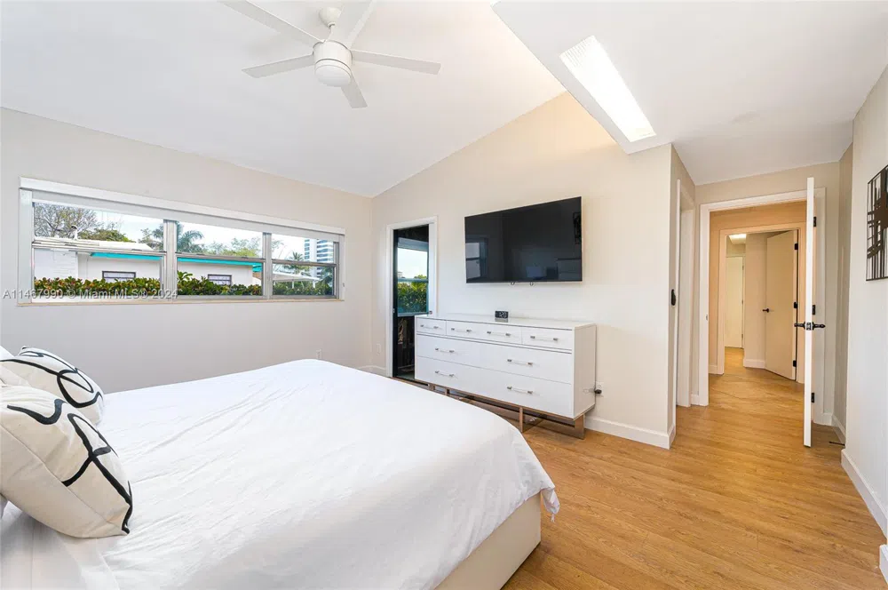 2500 NE 199th St Miami, FL 33180