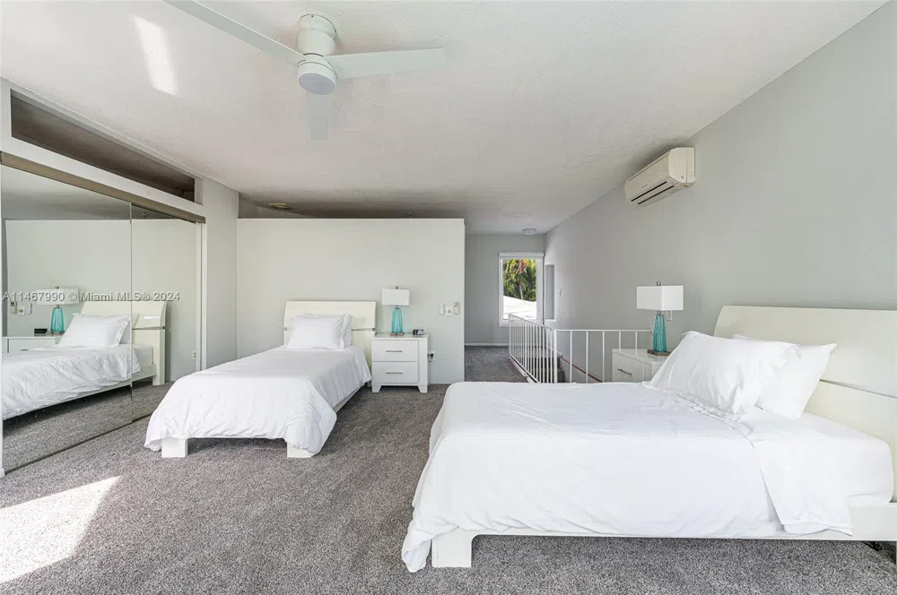2500 NE 199th St Miami, FL 33180