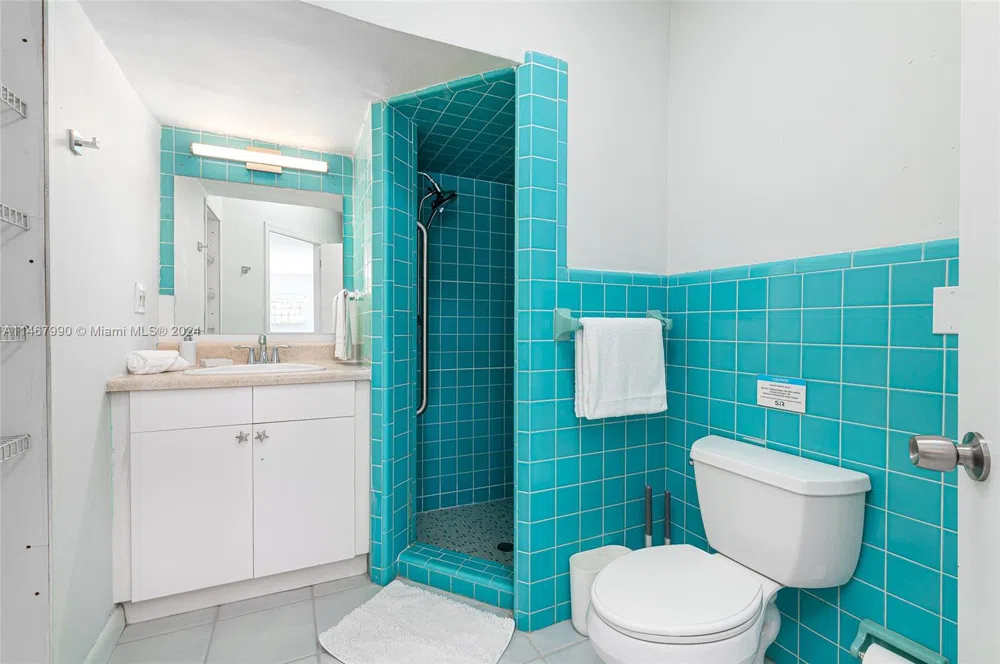 2500 NE 199th St Miami, FL 33180