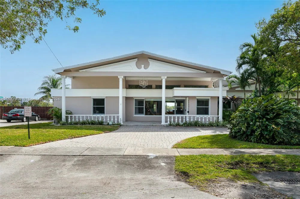 2500 NE 199th St Miami, FL 33180