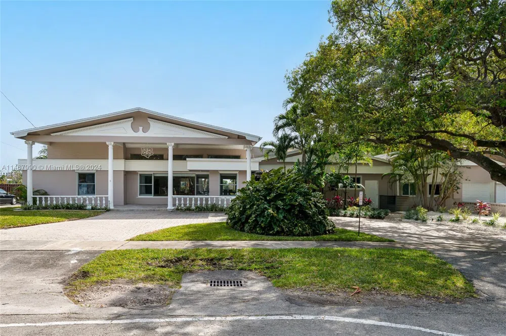 2500 NE 199th St Miami, FL 33180