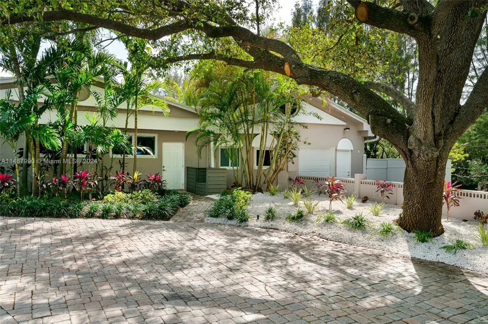 2500 NE 199th St Miami, FL 33180