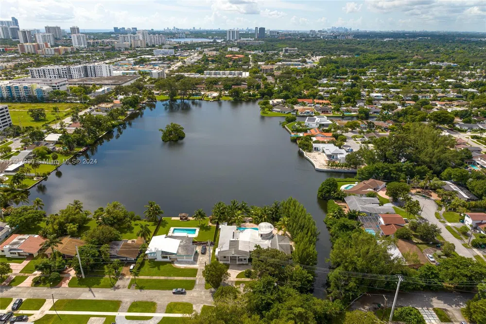 2500 NE 199th St Miami, FL 33180