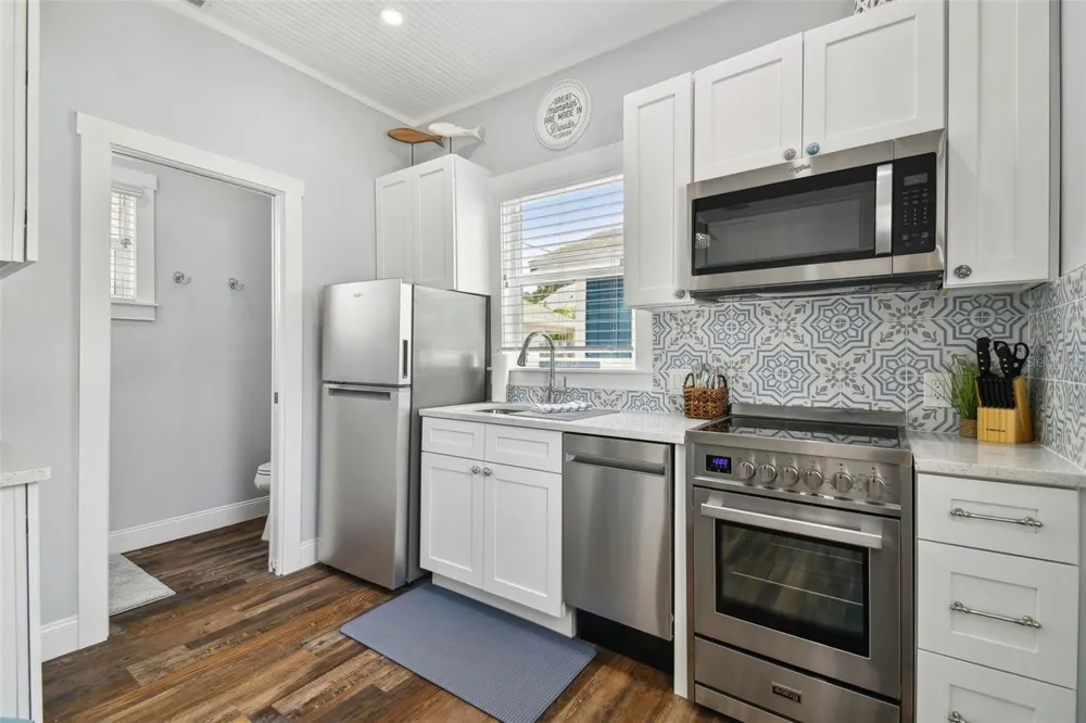 602 1/2 SKINNER BOULEVARD Dunedin, FL 34698
