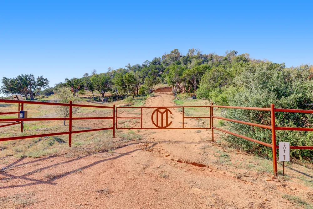 W Fm 2147 Lot 1 Cottonwood Shores, TX 78657