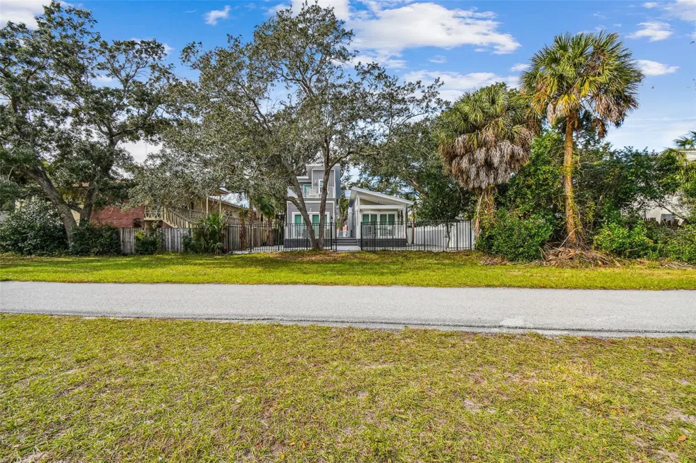 1523 BAYSHORE BOULEVARD #3 Dunedin, FL 34698