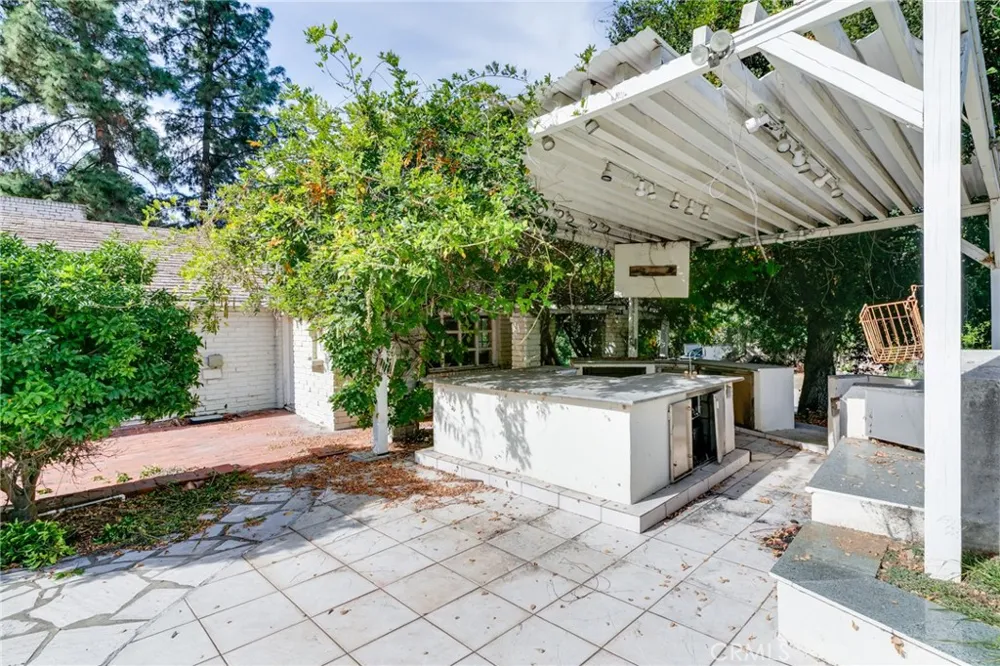 18 Woodlyn Lane Bradbury, CA 91008