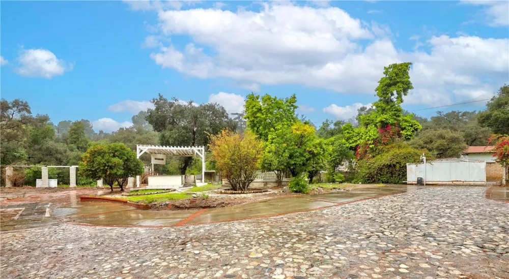 18 Woodlyn Lane Bradbury, CA 91008