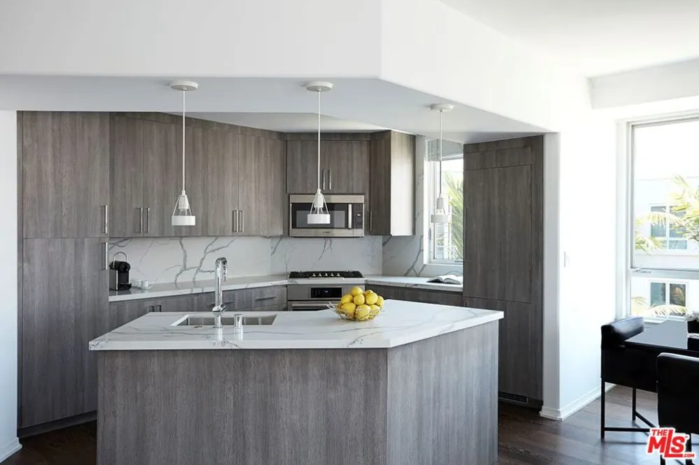 155 Crescent Drive #1BRPH Beverly Hills, CA 90210