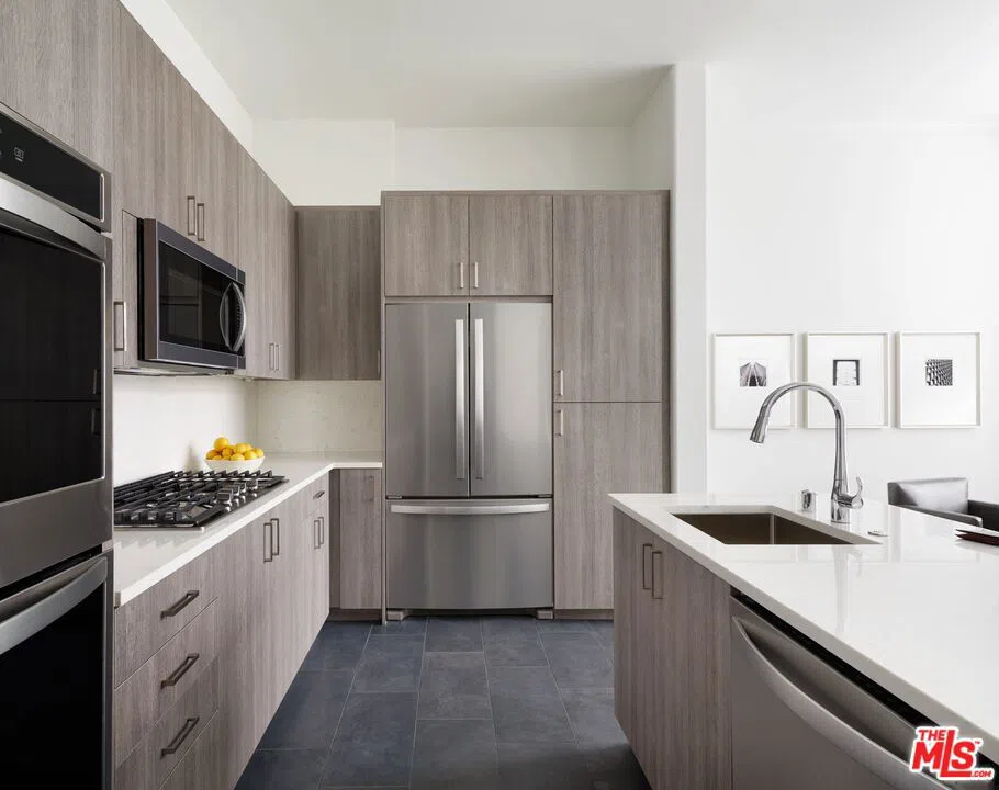 155 Crescent Drive #1BRTH Beverly Hills, CA 90210
