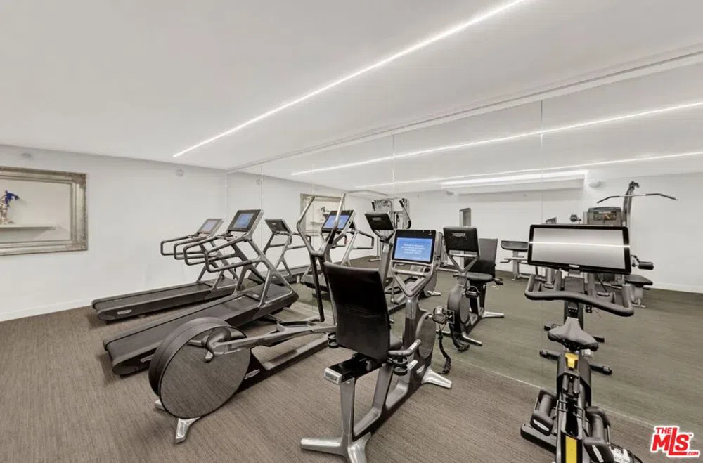 155 Crescent Drive #1BRTH Beverly Hills, CA 90210