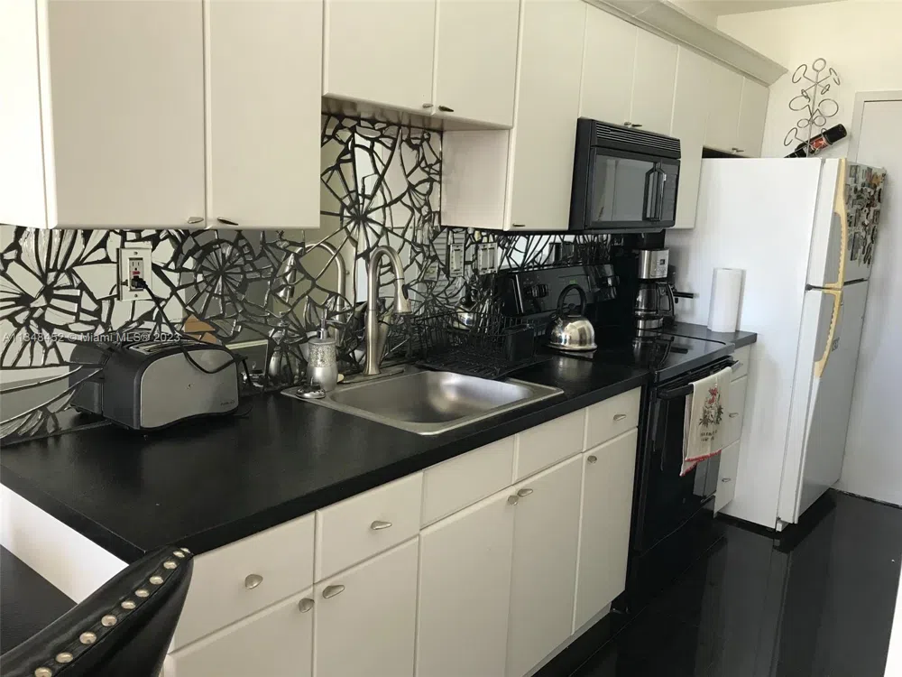100 Lincoln Rd #1007 Miami Beach, FL 33139