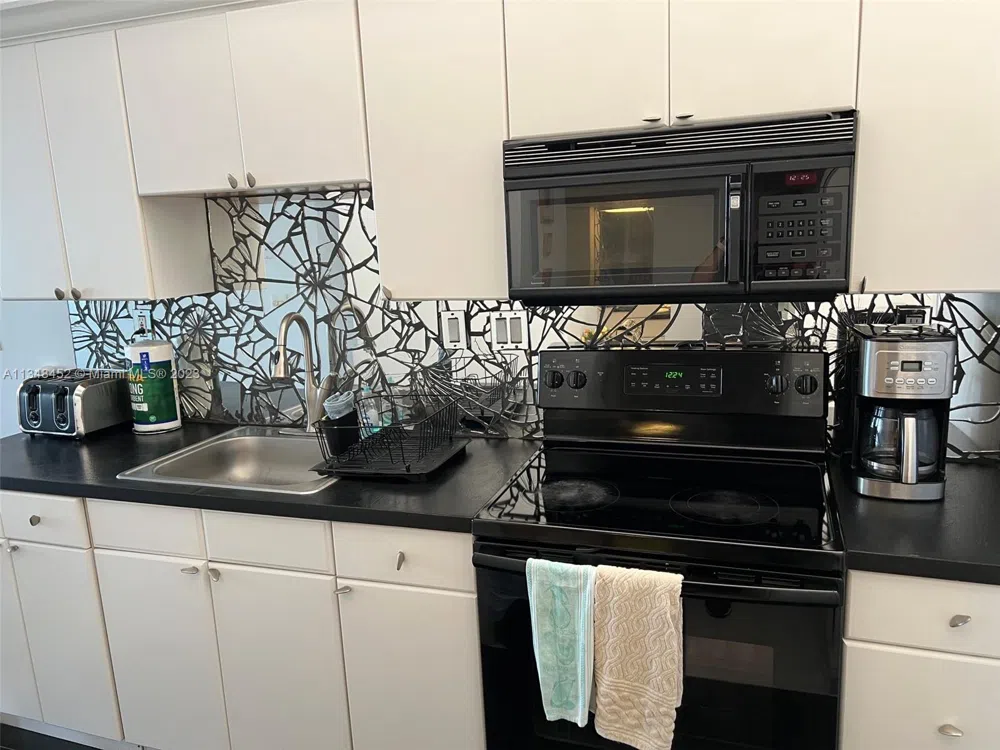 100 Lincoln Rd #1007 Miami Beach, FL 33139