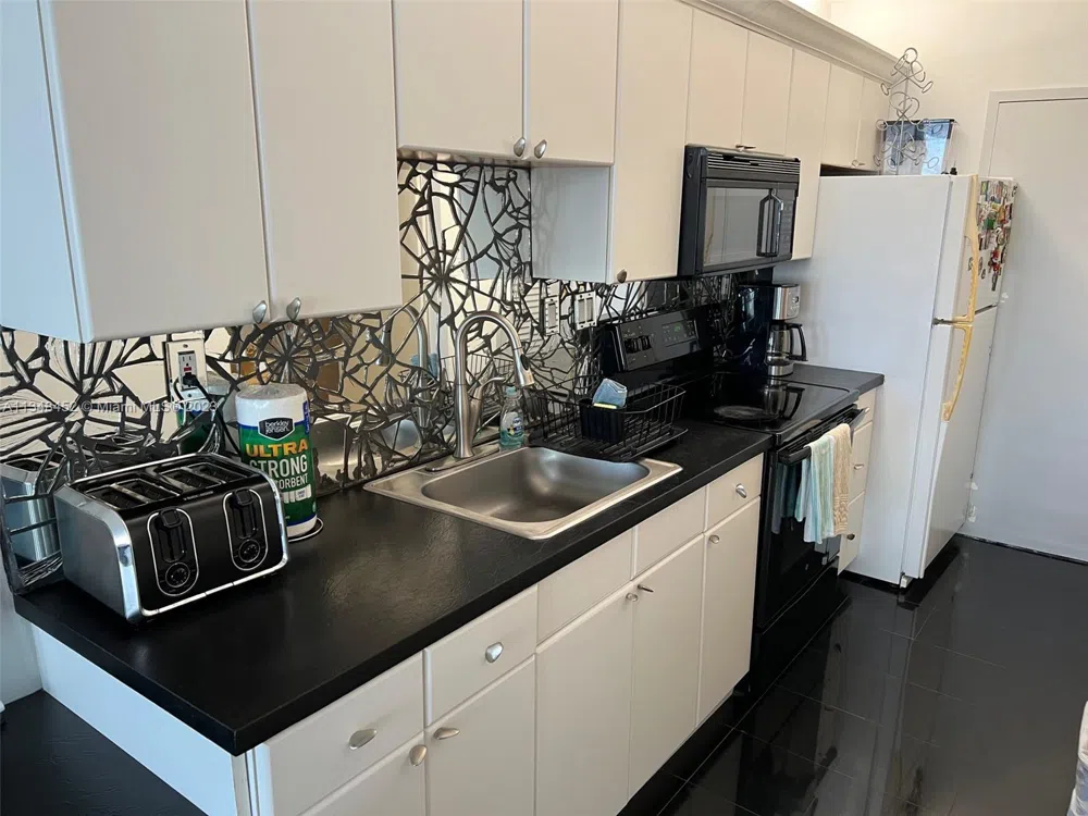 100 Lincoln Rd #1007 Miami Beach, FL 33139