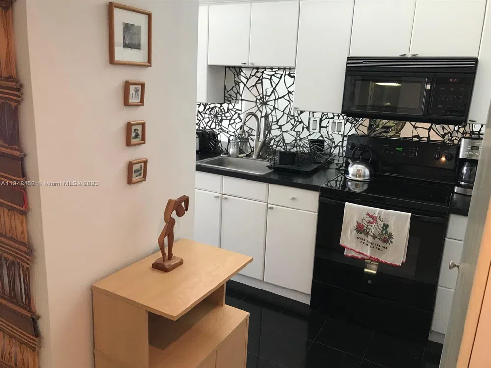 100 Lincoln Rd #1007 Miami Beach, FL 33139