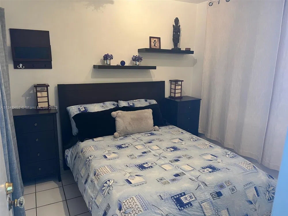 100 Lincoln Rd #1007 Miami Beach, FL 33139