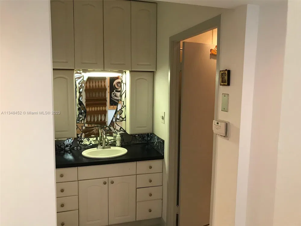 100 Lincoln Rd #1007 Miami Beach, FL 33139