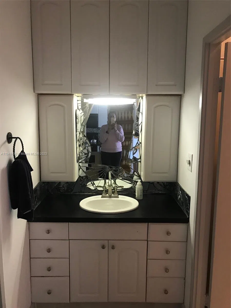 100 Lincoln Rd #1007 Miami Beach, FL 33139