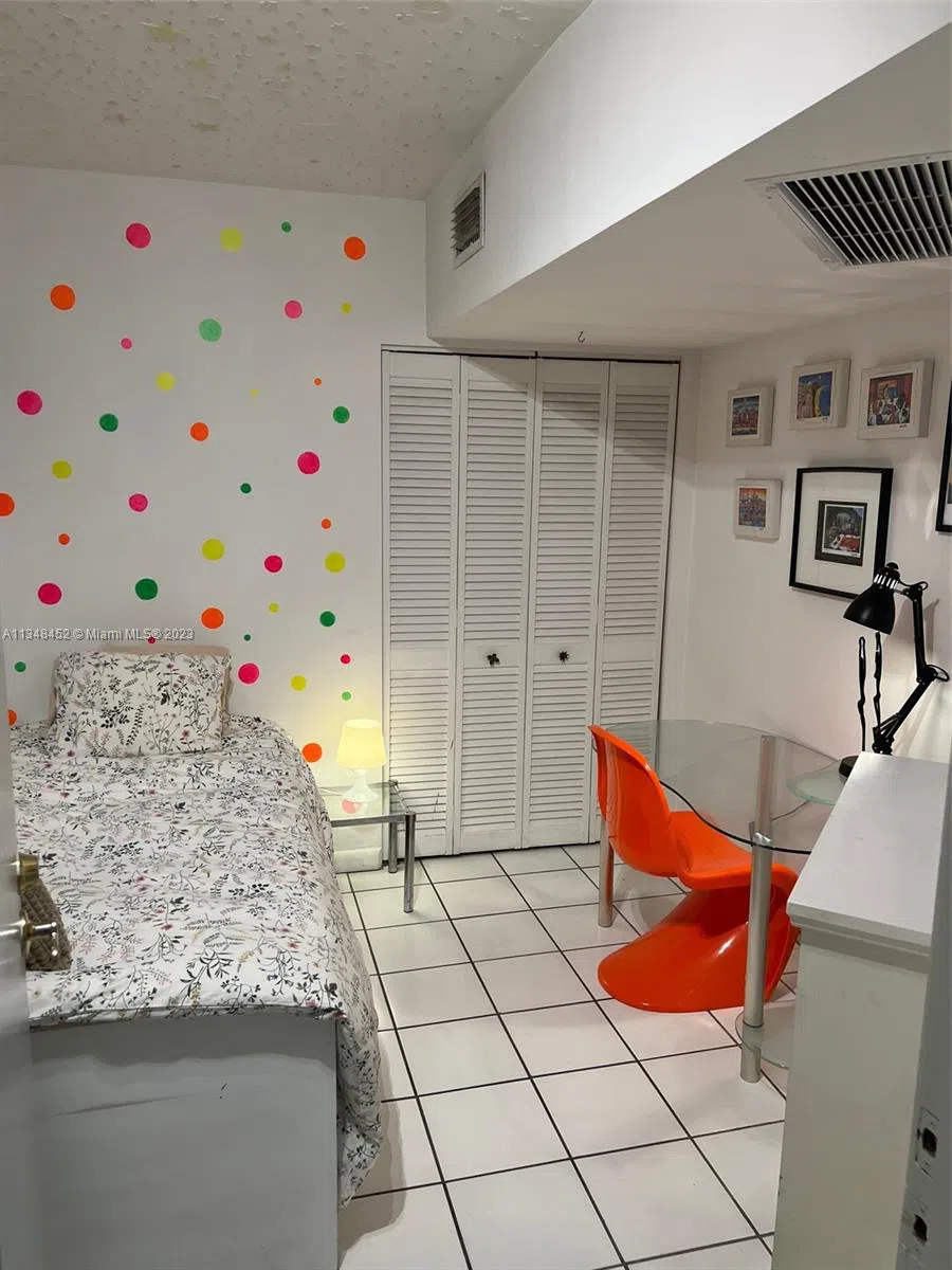 100 Lincoln Rd #1007 Miami Beach, FL 33139
