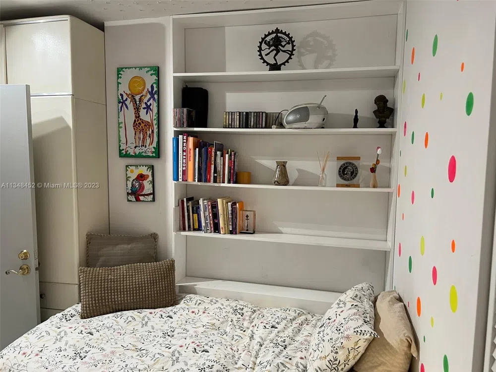 100 Lincoln Rd #1007 Miami Beach, FL 33139